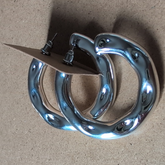 Bold Silver Tone Hoop Earrings - Picture 3 of 7